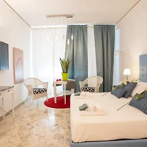 Cavour Centro _ Brand Life _ , Bari Italie